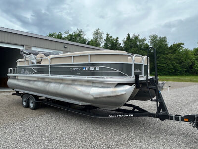 2017 Suntracker Party Barge 24 XP3