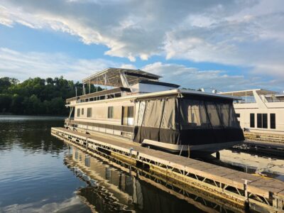 1989 Sumerset 16' x 64'