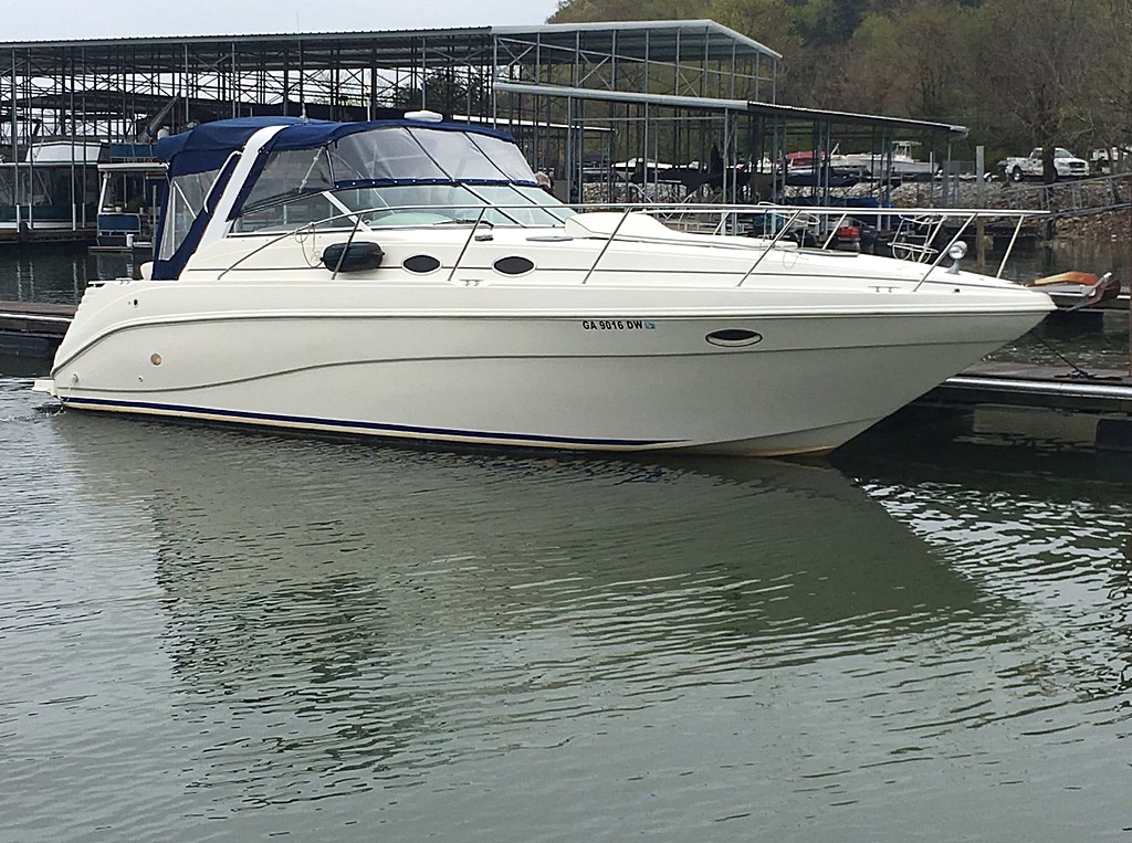 1999 Rinker 330 Fiesta Vee
