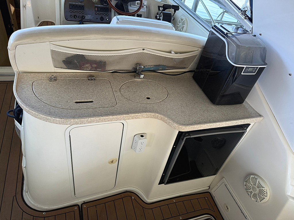 1999 Rinker 1999 Rinker 330 Fiesta Vee boat for sale in Nancy, KY, view 8