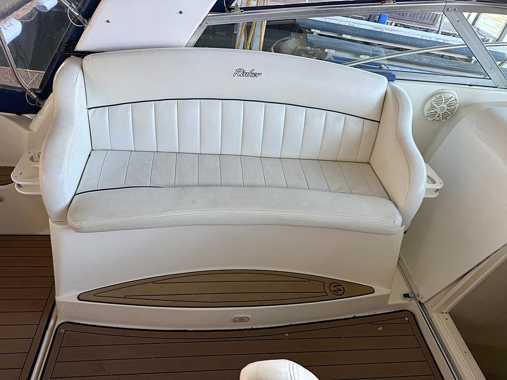 1999 Rinker 1999 Rinker 330 Fiesta Vee boat for sale in Nancy, KY, view 11