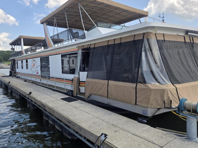 1991 Stardust 18' x 75' w/Catwalks